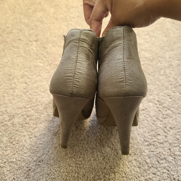 Dexflex comfort taupe booties stretch ankle,sueded fabric upper size 8 - Picture 5 of 7